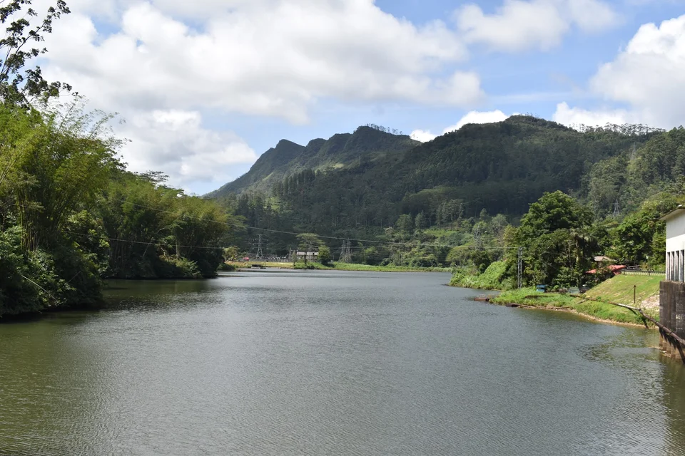 Cycling the upper tea country near Norton Bridge